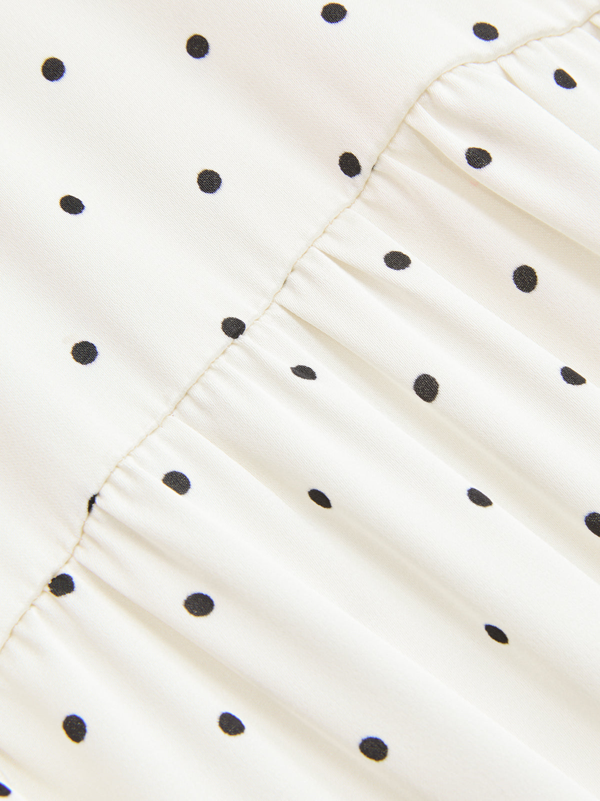 Gepunktetes Wickel-Minikleid mit Bindegürtel