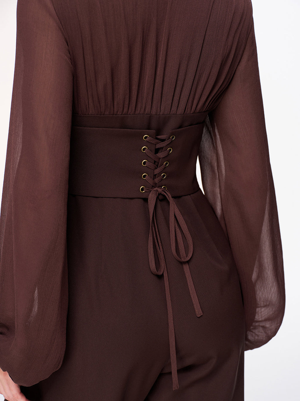 Jumpsuit mit tiefem V-Ausschnitt, Chiffon-Einsatz und Falten