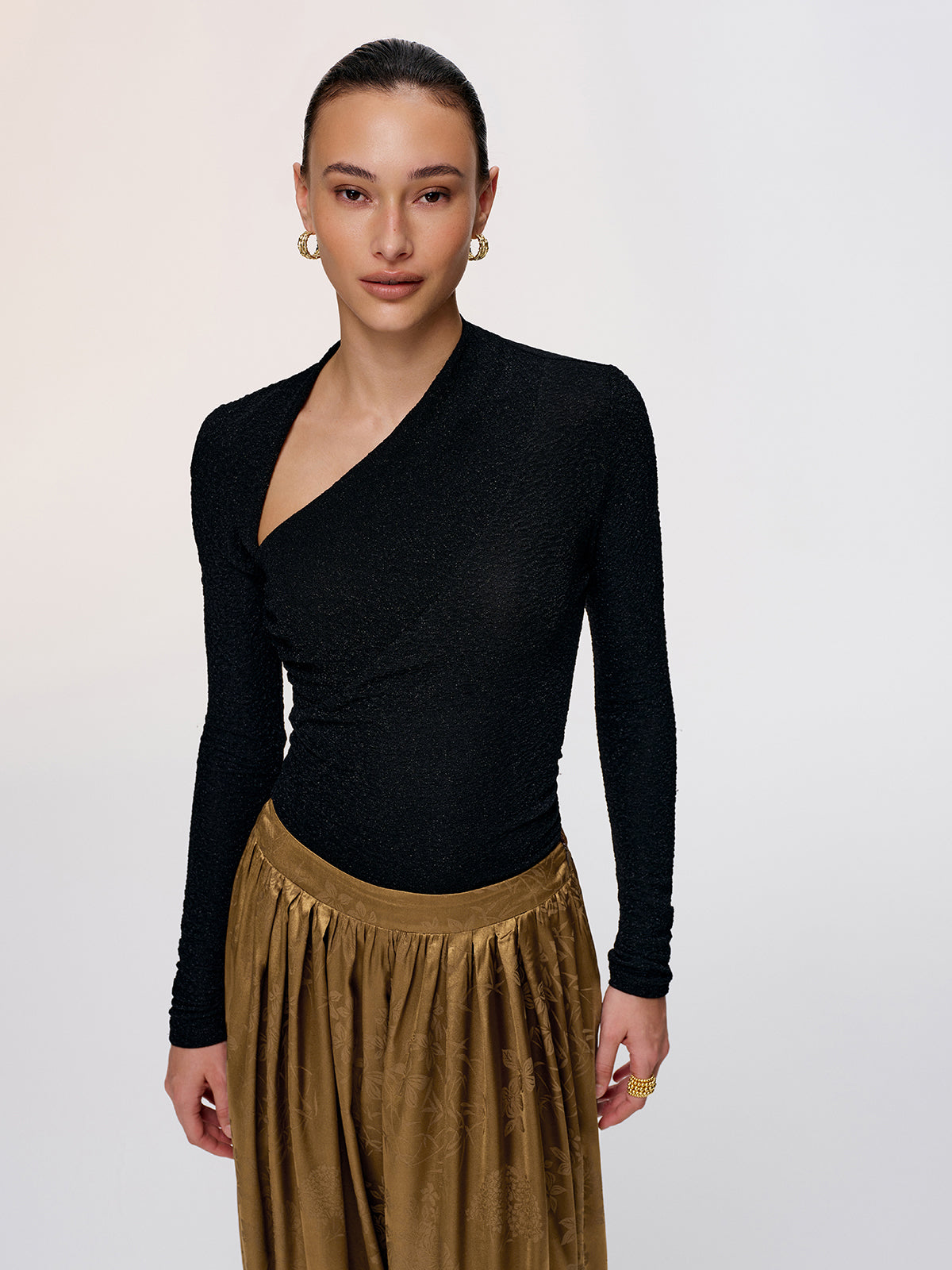 Asymmetrisches One-Shoulder-Glitzer-Stricktop