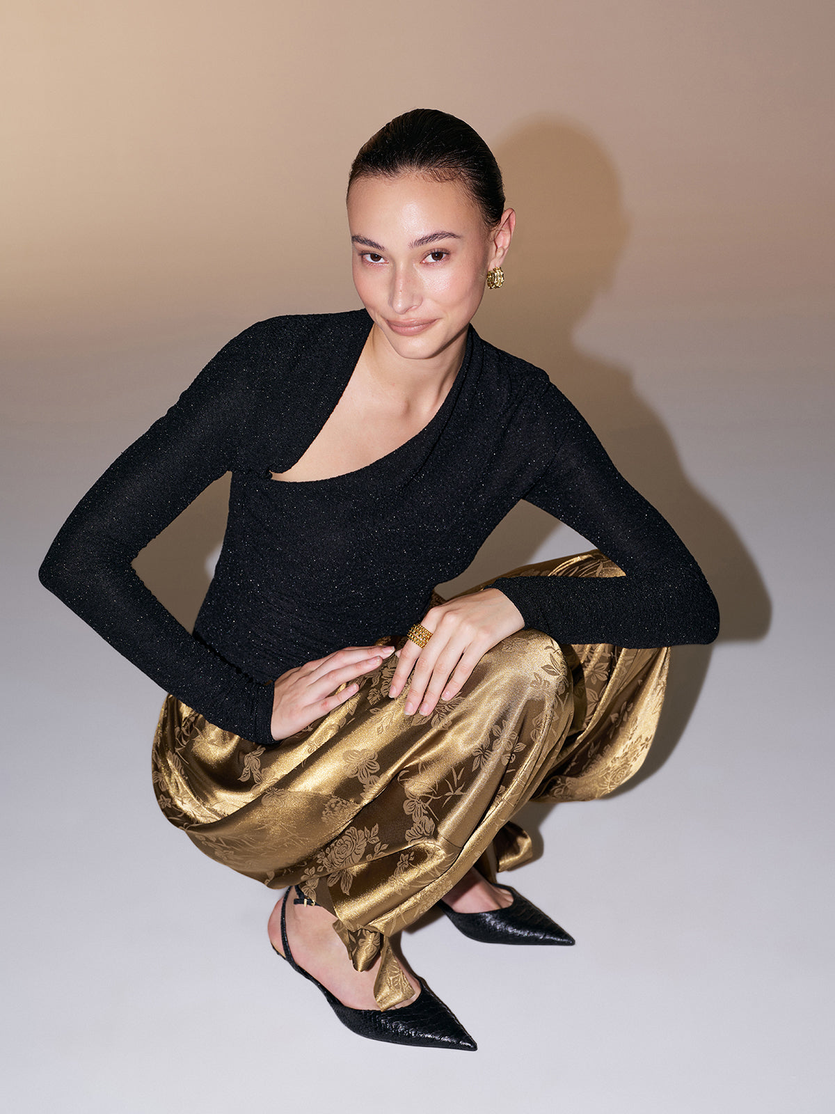 Asymmetrisches One-Shoulder-Glitzer-Stricktop