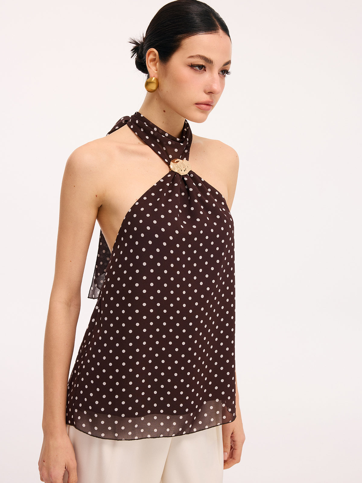 Rückenfreies Polka-Dot-Neckholder-Top mit Metalldetail