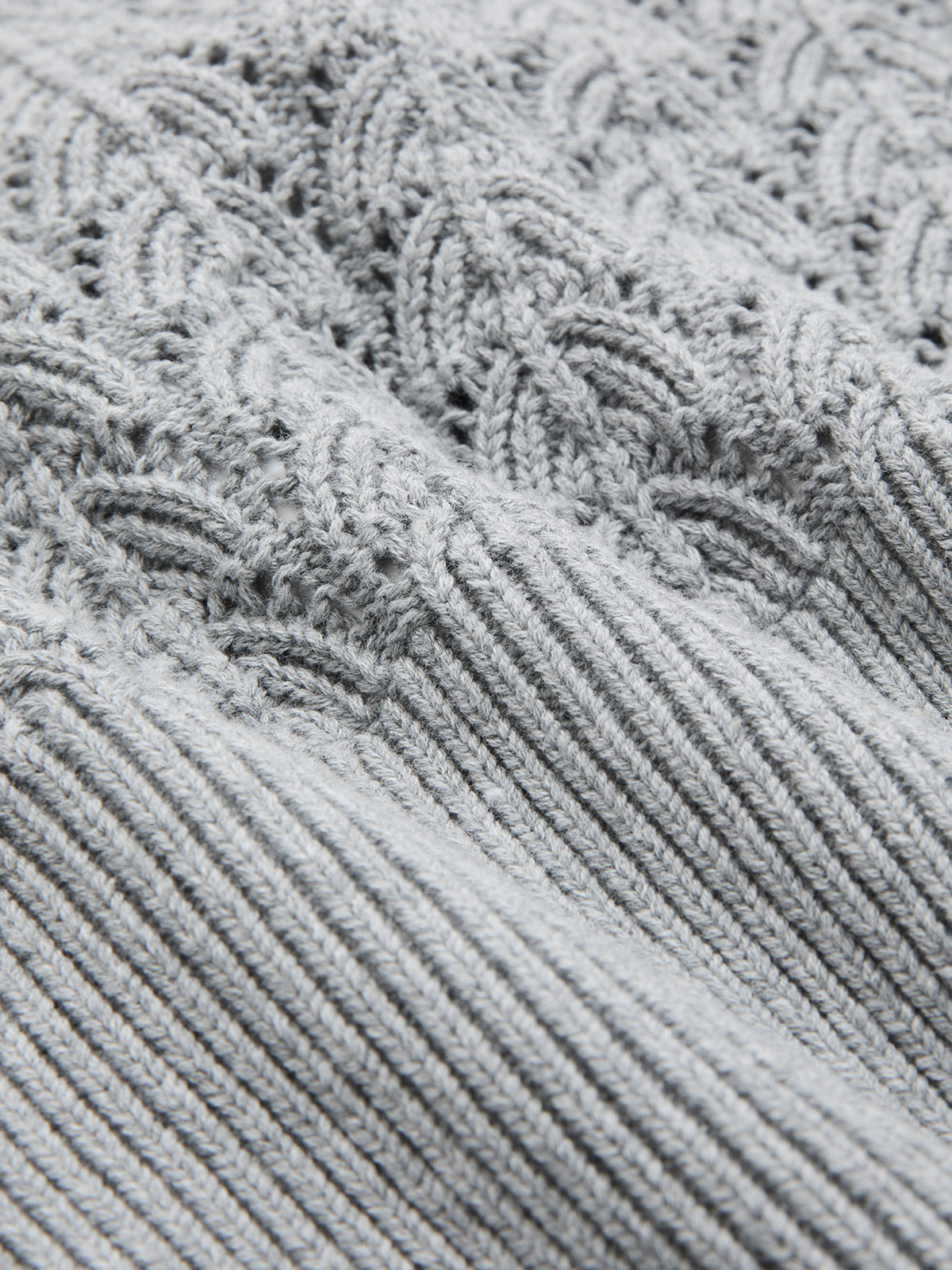 Strickoberteil mit Wellensaum und Gürtel