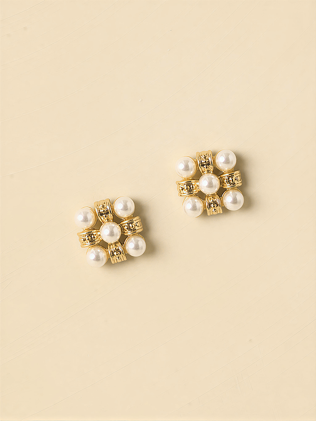 Boucles d'oreilles clous grappe de perles