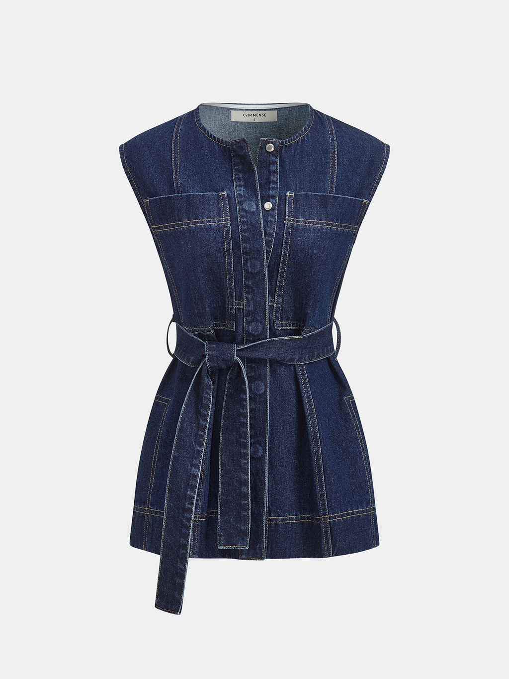 Gürtel-Jeans-Set: Ärmellose Weste & Shorts
