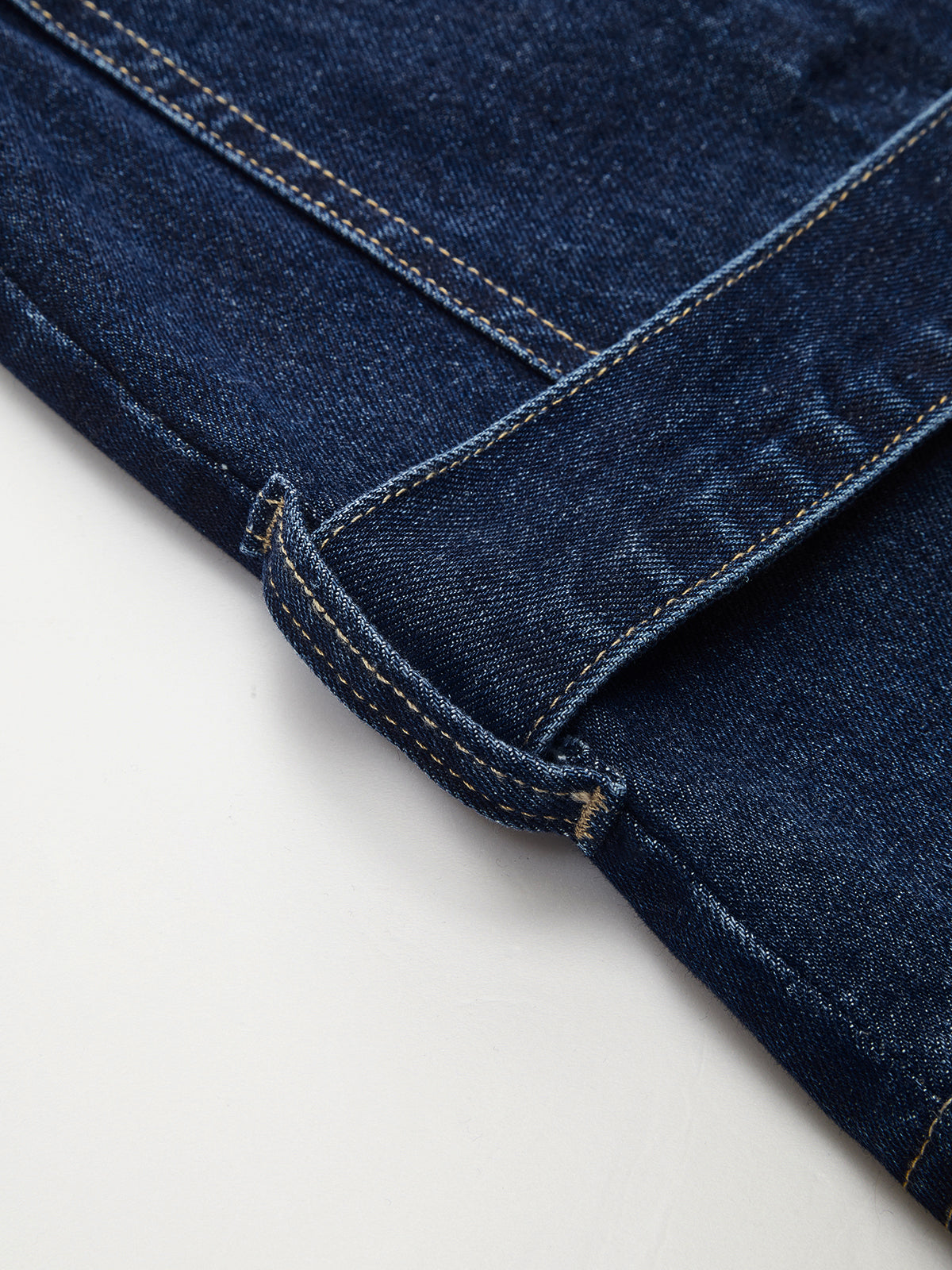 Ensemble gilet sans manches en jean ceinturé et short