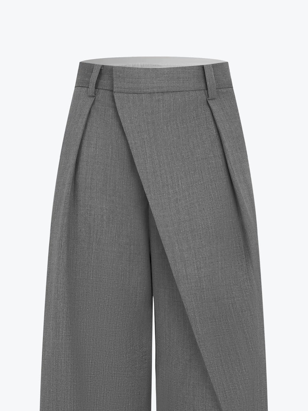 Asymmetrische Faltenhose mit weitem Bein