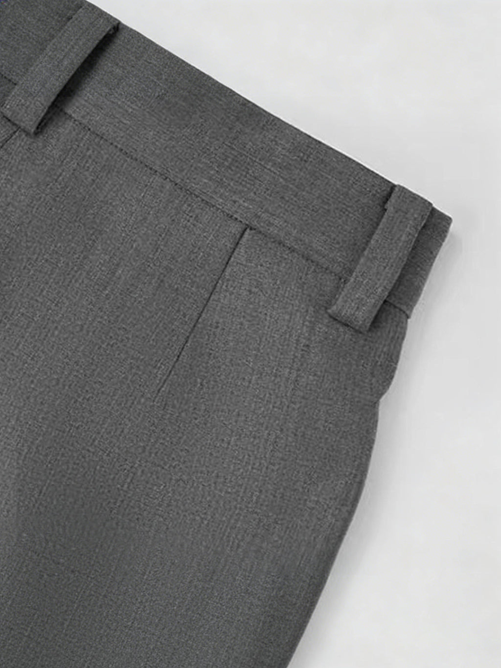 Asymmetrische Faltenhose mit weitem Bein