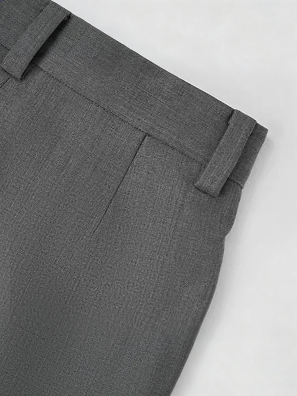Asymmetrische Faltenhose mit weitem Bein