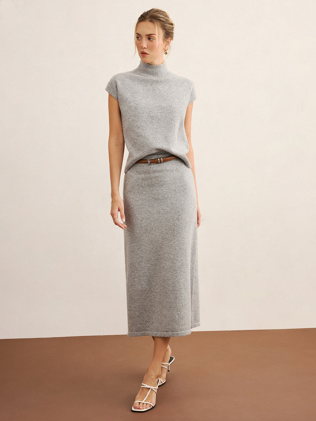 Ensemble haut en maille col montant et jupe midi sans ceinture