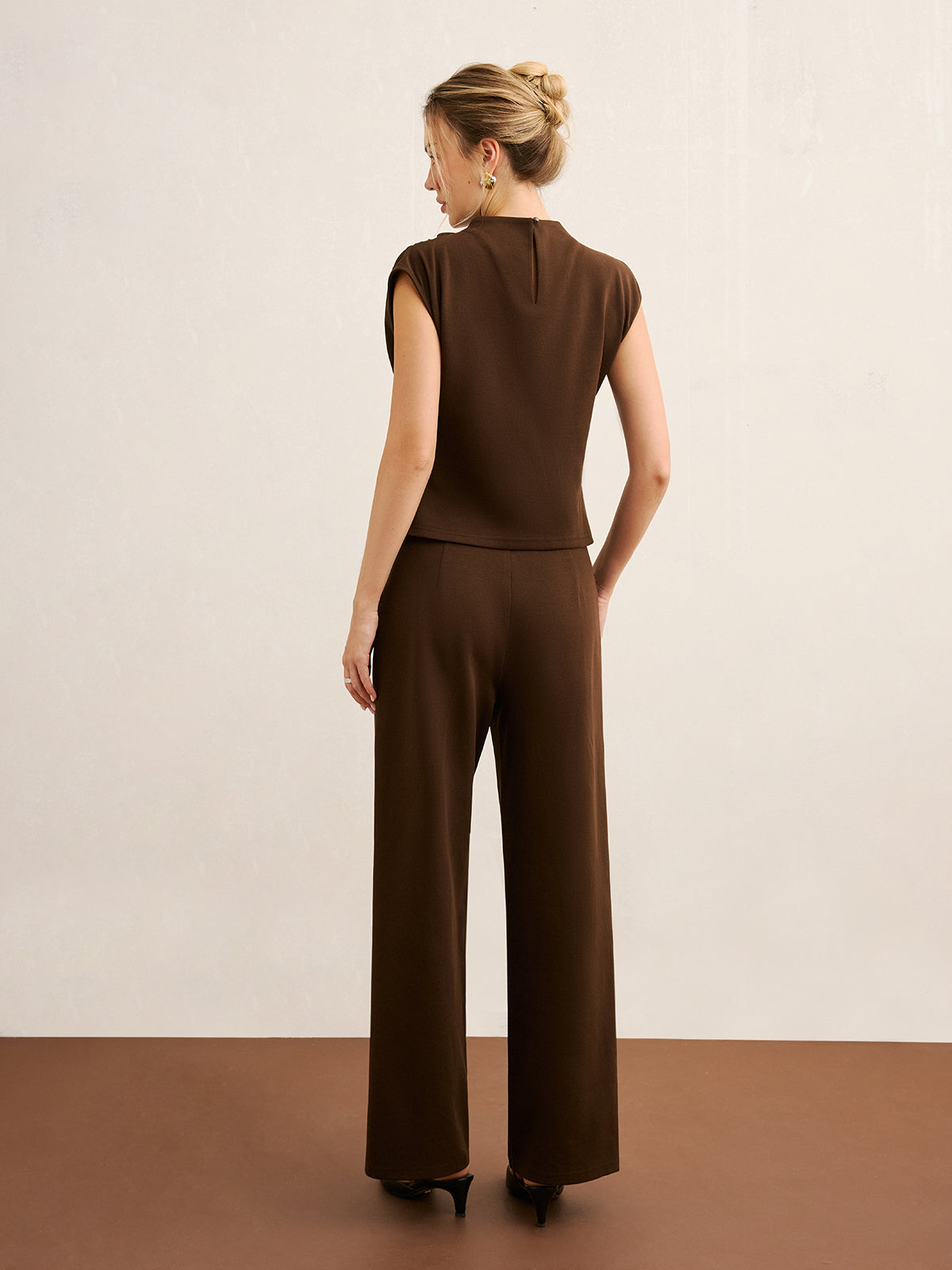 Ensemble top sans manches torsadé et pantalon large