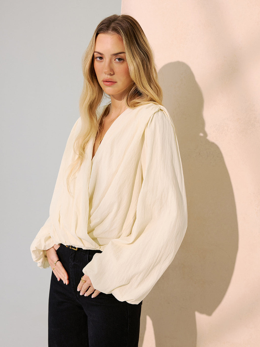 Wickelbluse mit Puffärmeln