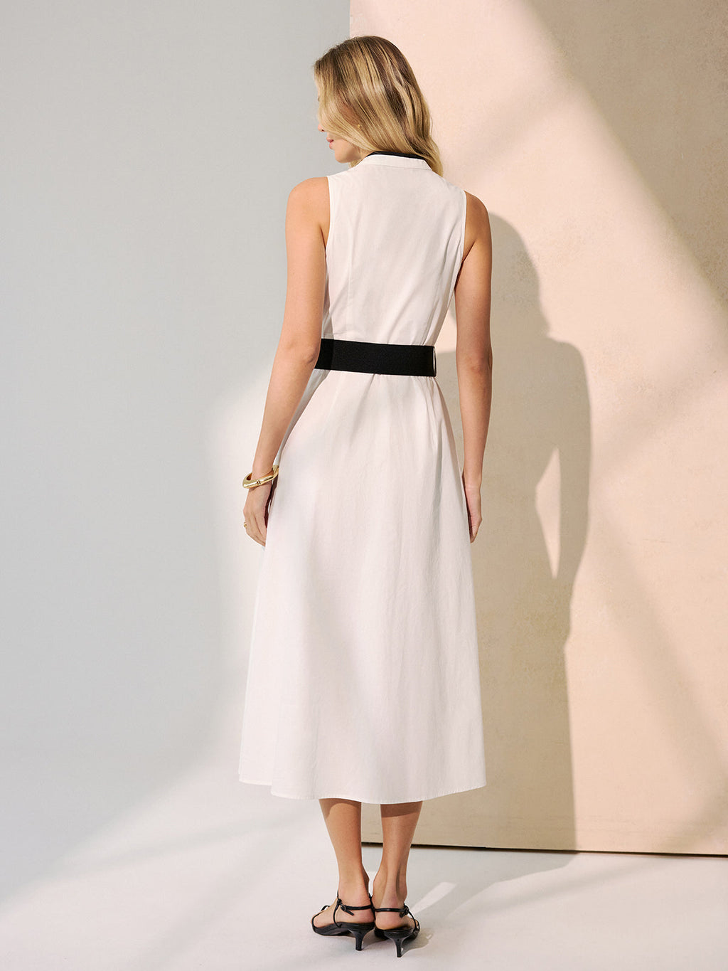 Ärmelloses Maxi-Kleid aus Baumwolle mit Gürtel und Kontrastbesatz
