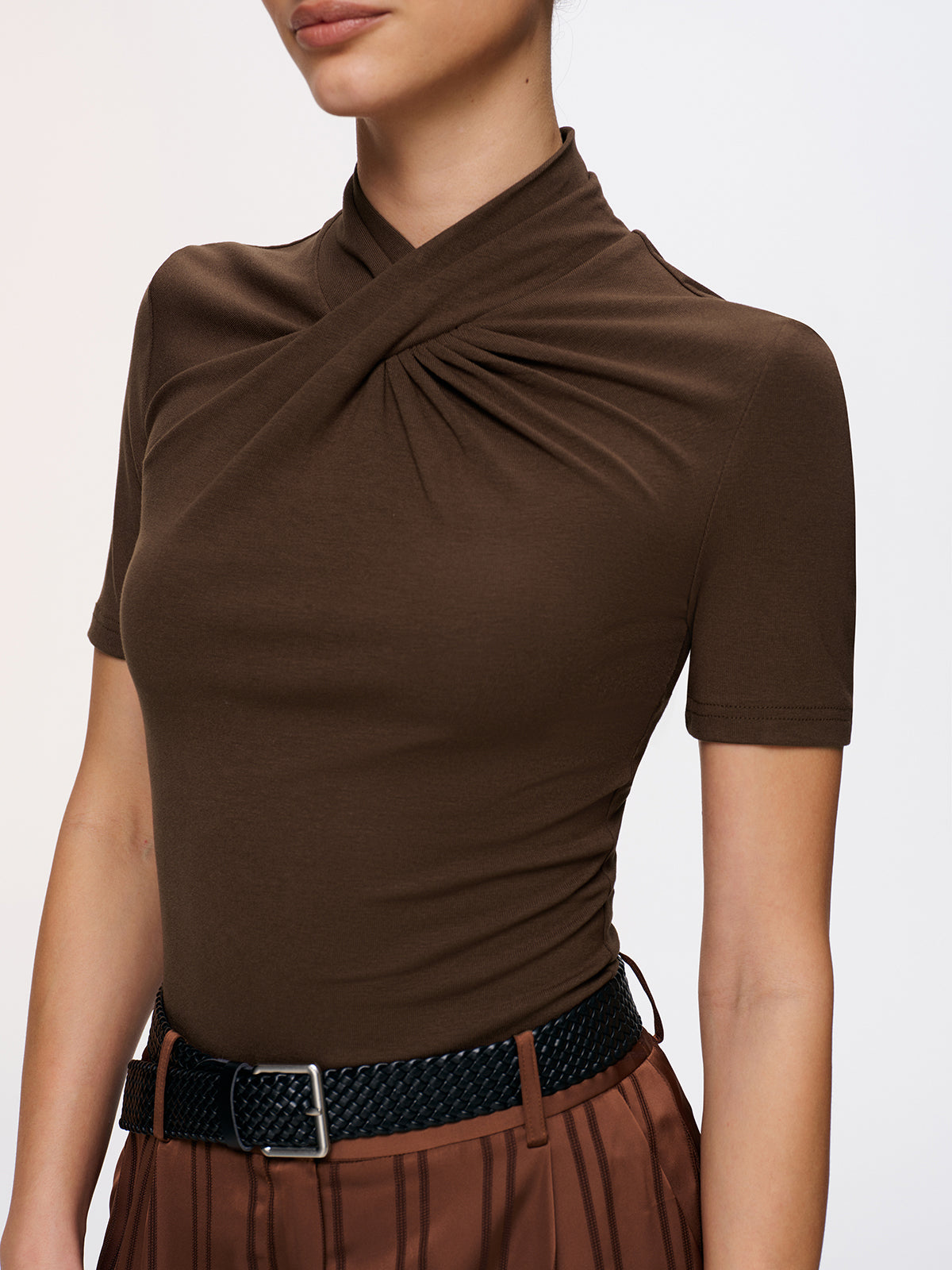 Kurzarm-Top mit Wickeldetail