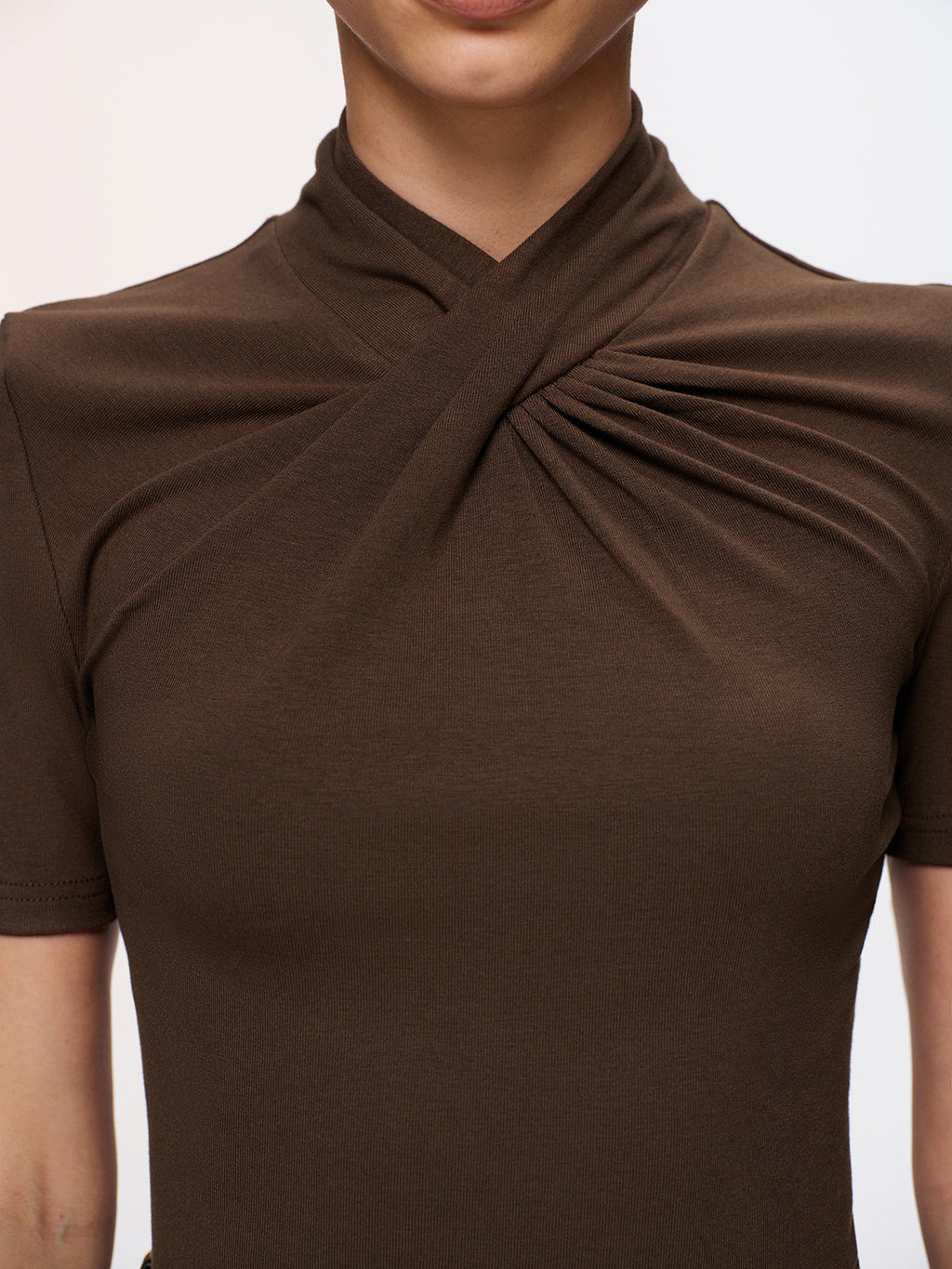 Kurzarm-Top mit Wickeldetail