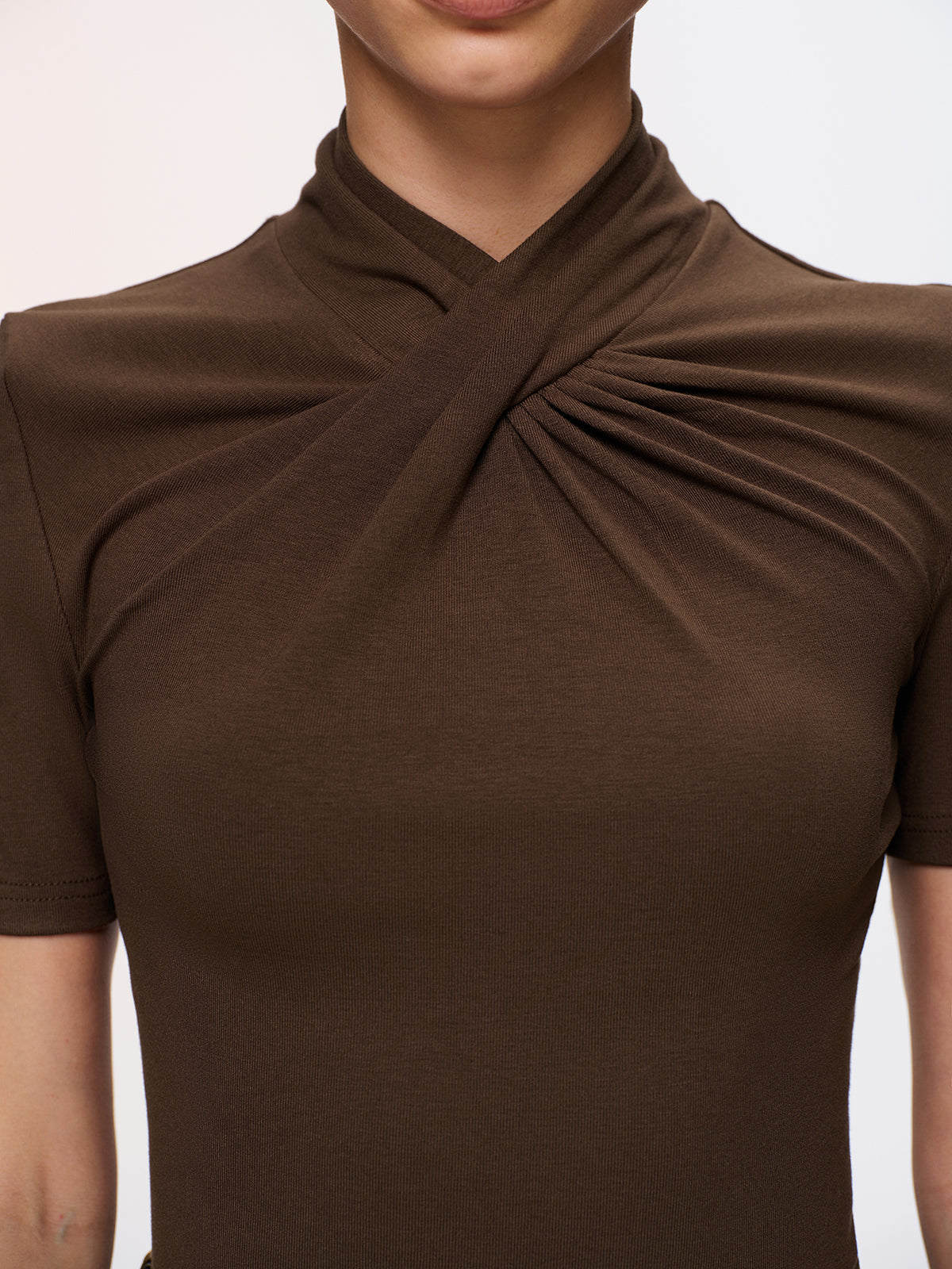 Kurzarm-Top mit Wickeldetail