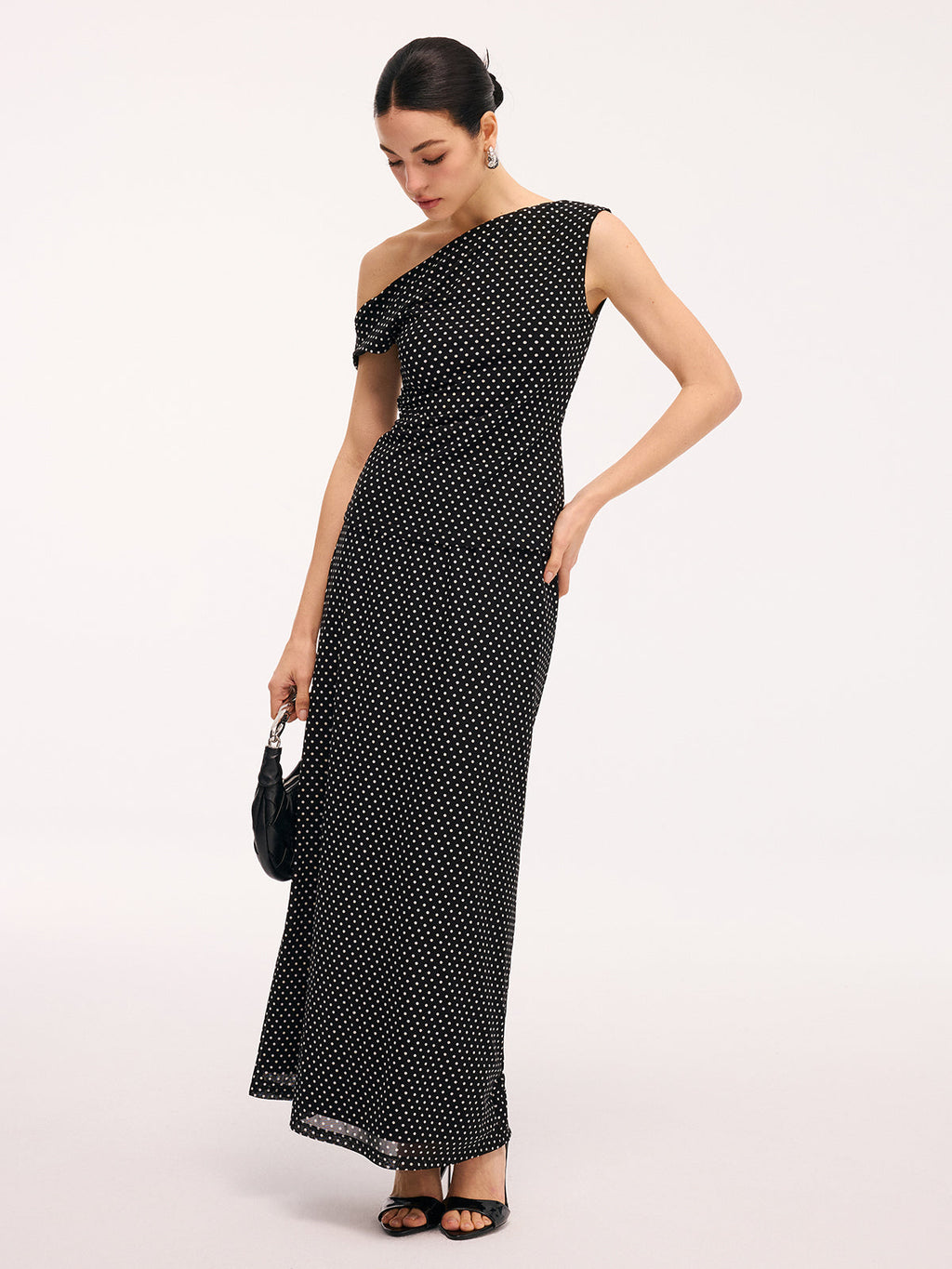 Ensemble top à pois asymétrique et jupe longue