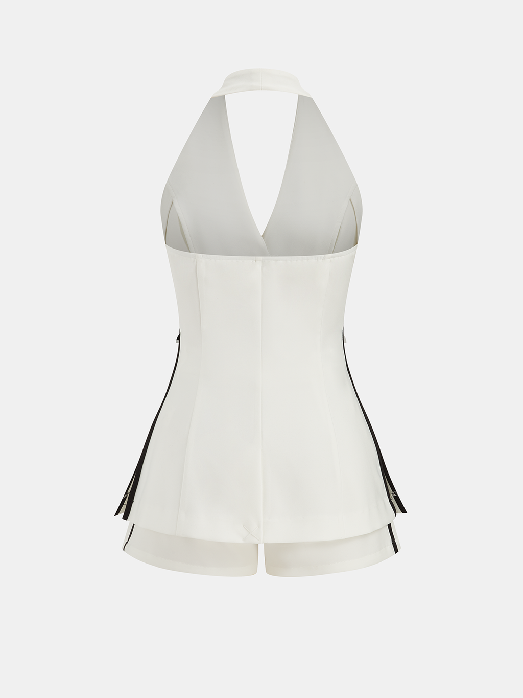 Set aus Neckholder-Top und Shorts mit Kontrastbesatz und Gürtel