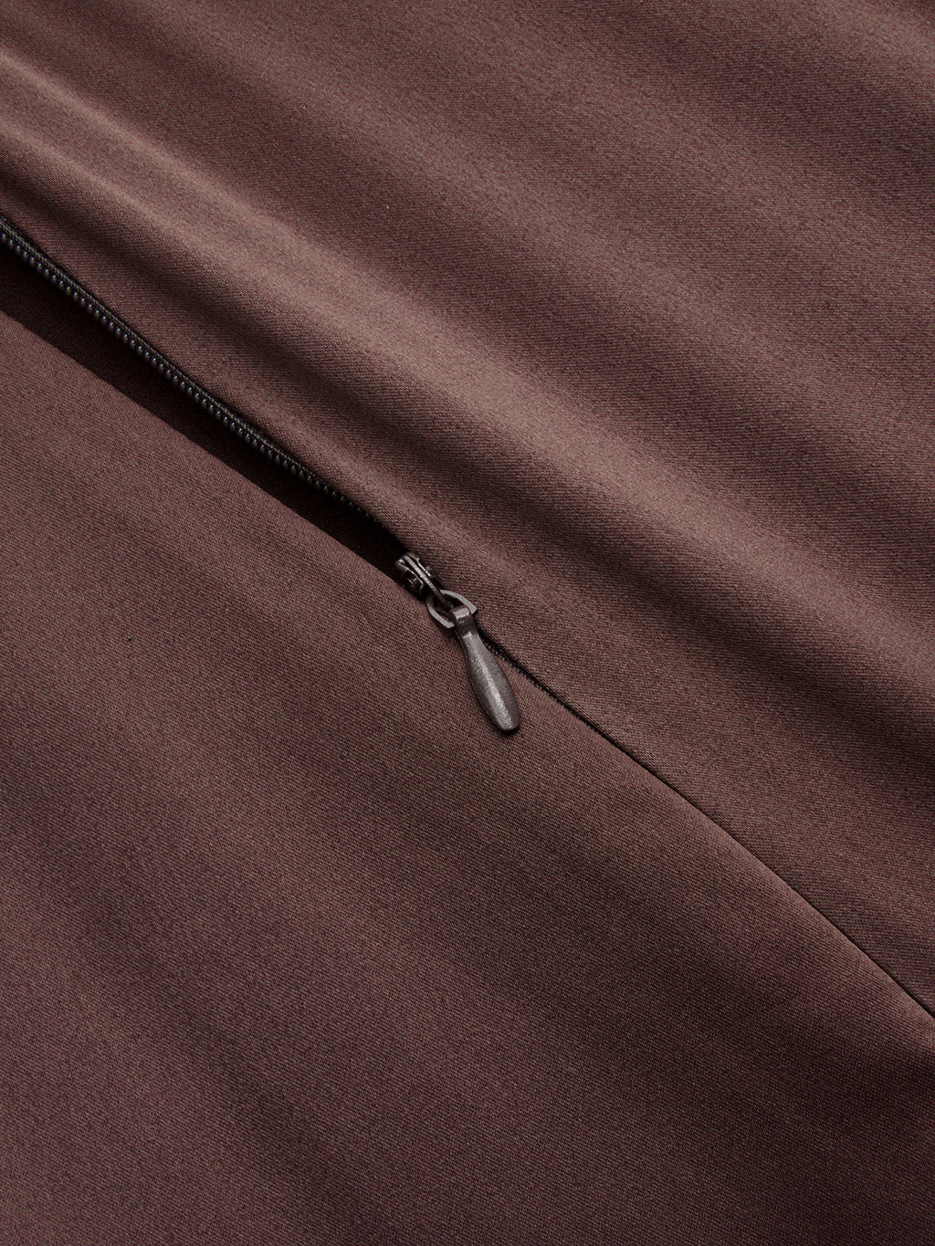 Set aus gerafftem, asymmetrischem Oberteil und Midirock