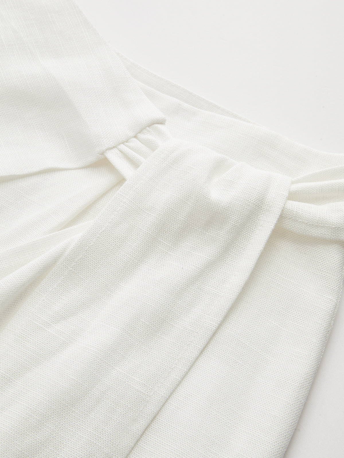 Leinenhose mit weitem Bein und Bindegürtel