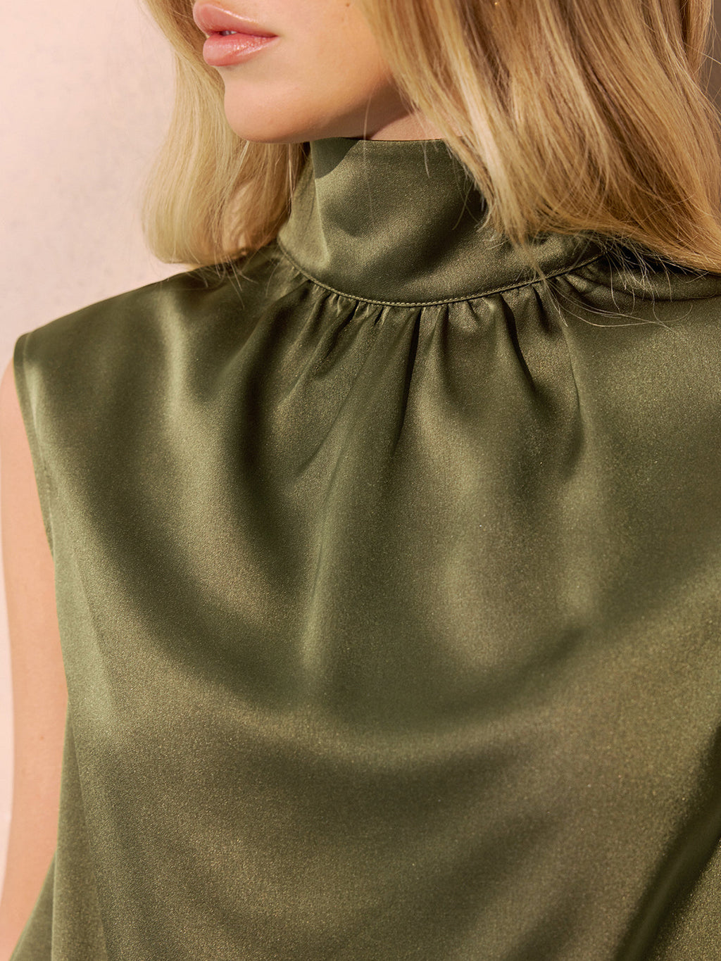 Satin-Trägertop & Marlenehose-Set ohne Gürtel