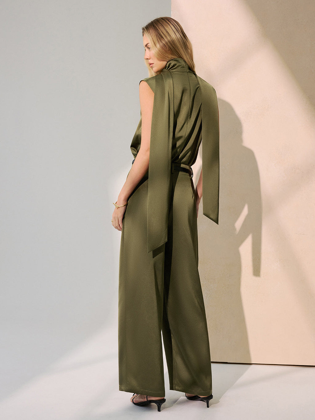 Satin-Trägertop & Marlenehose-Set ohne Gürtel