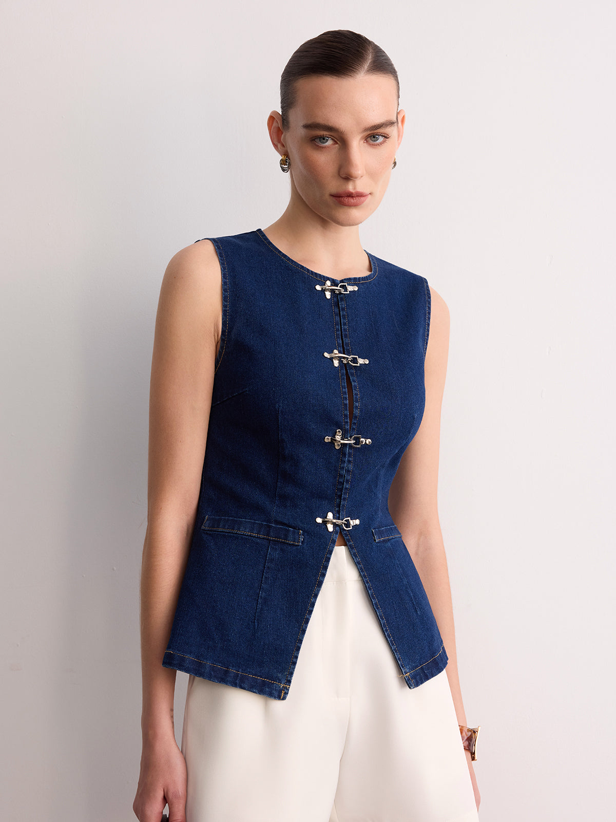 Gilet sans manches en jean à boucle