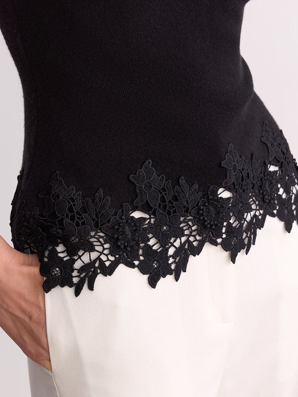 Gilet en maille sans manches avec ourlet en dentelle
