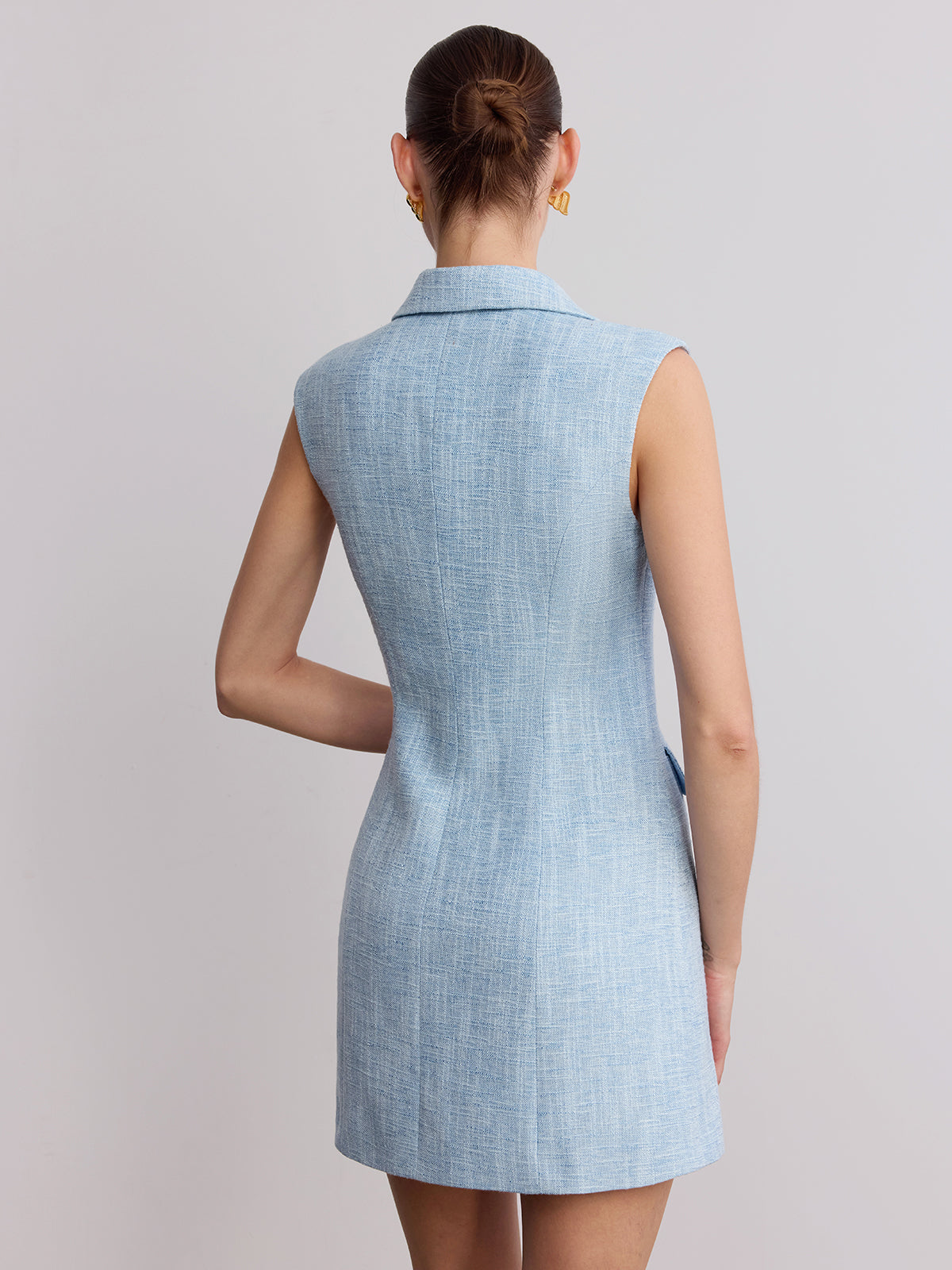 Mini-robe sans manches en tweed à col