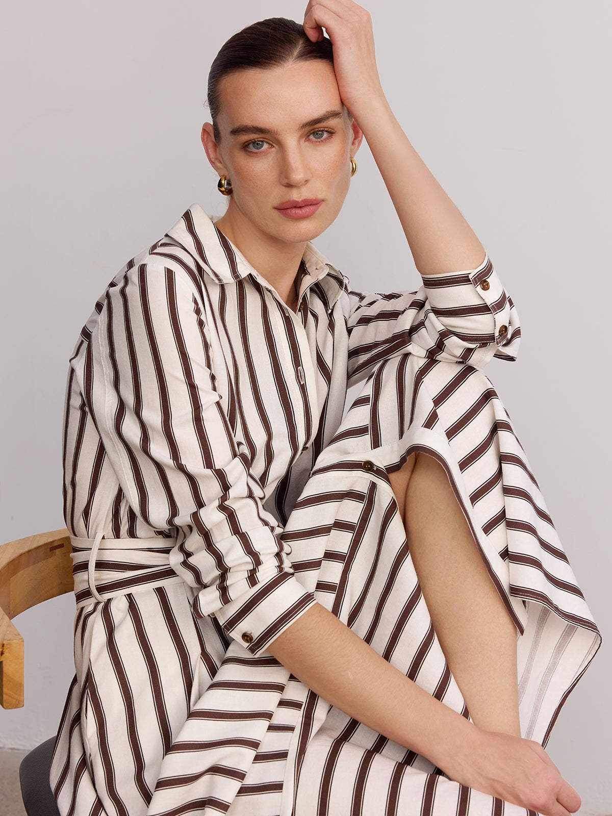 Gestreiftes Hemdblusenkleid mit Gürtel