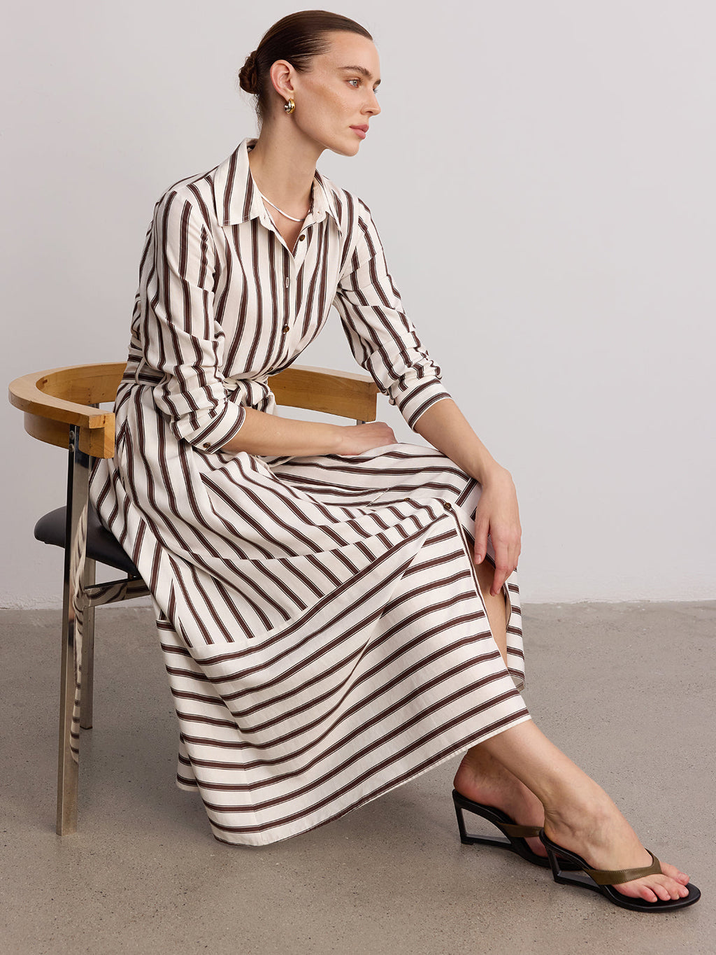 Gestreiftes Hemdblusenkleid mit Gürtel
