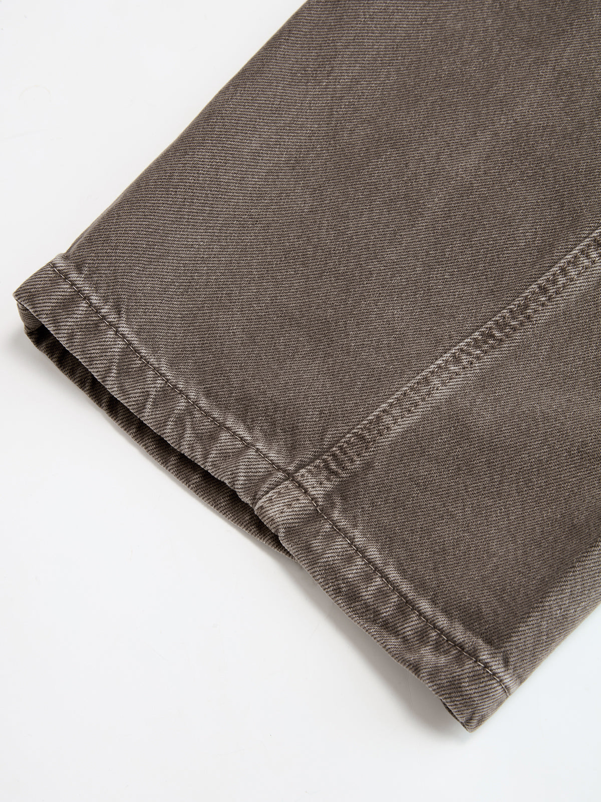 Distressed Jeans mit gekrümmtem Bein