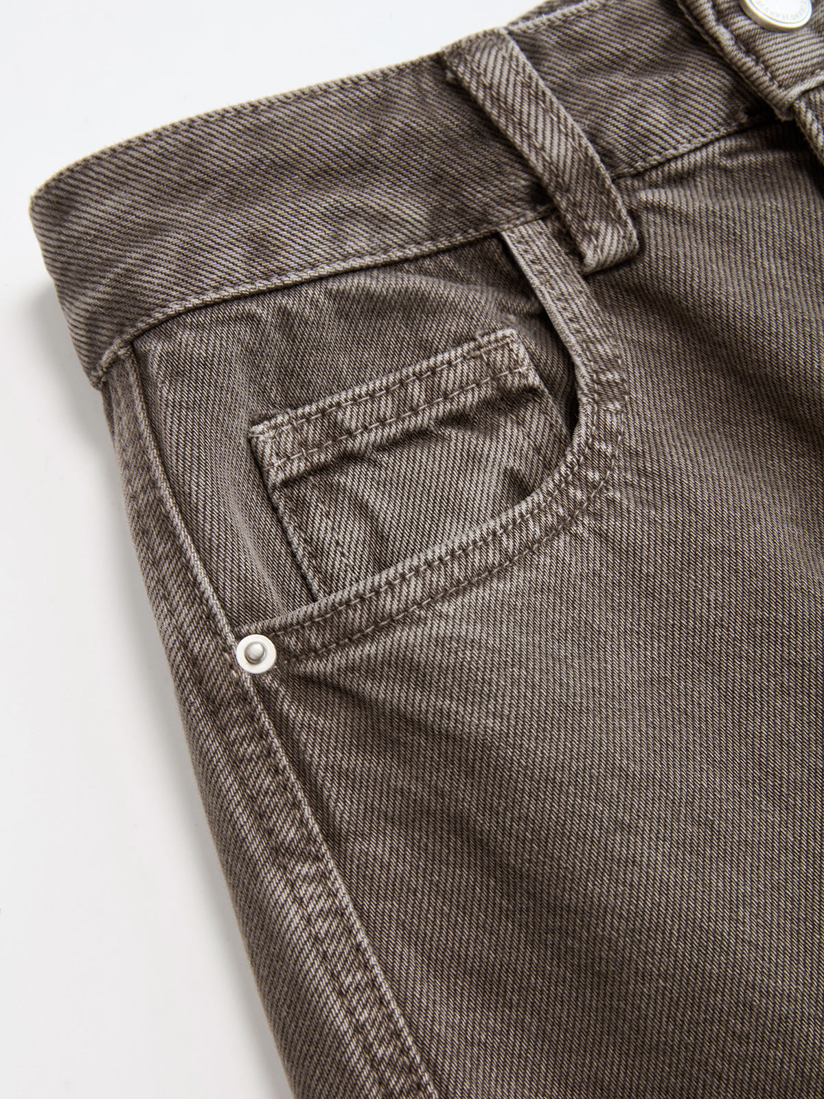Distressed Jeans mit gekrümmtem Bein