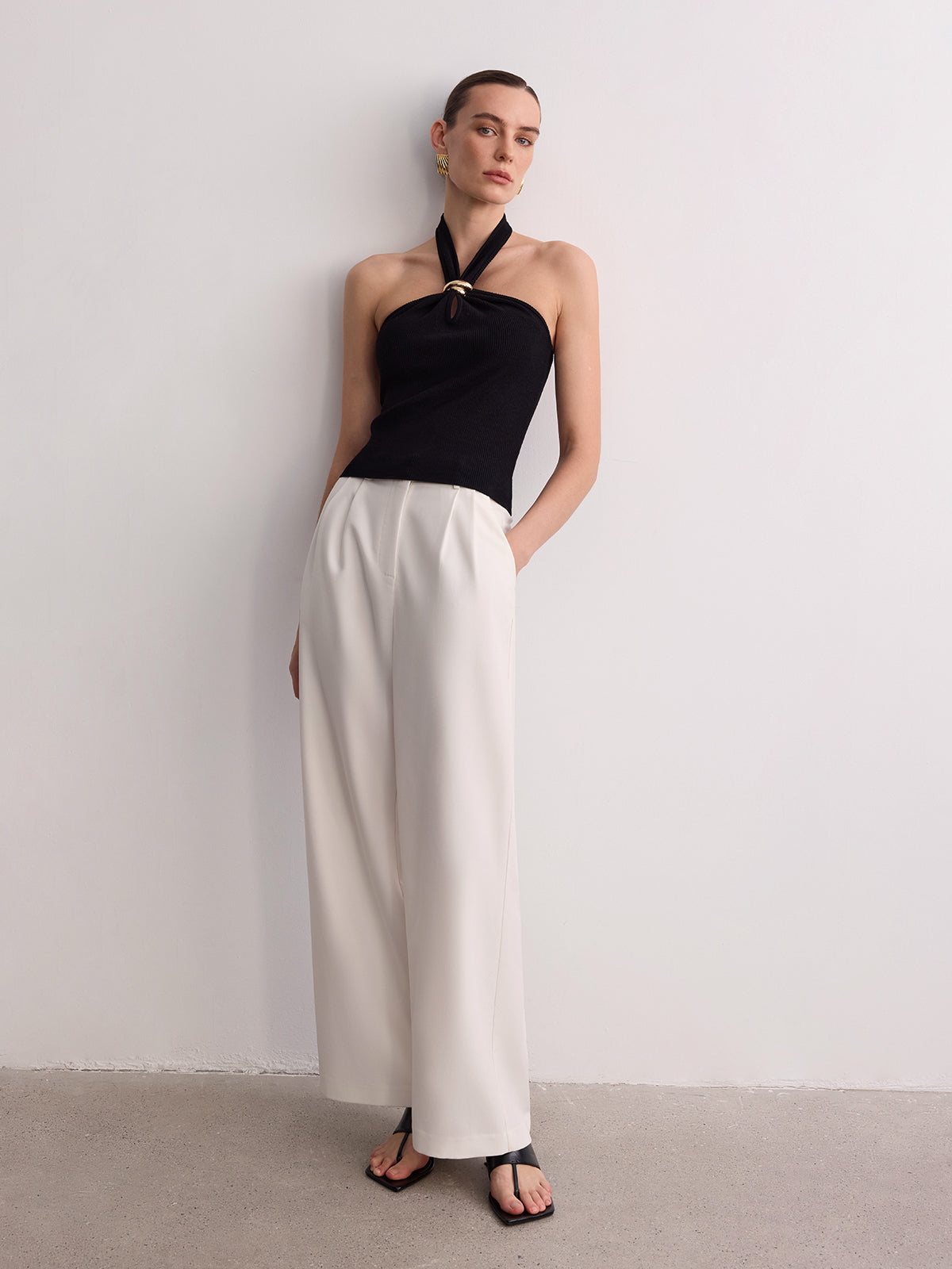 Geripptes Neckholder-Top mit Ringdetail