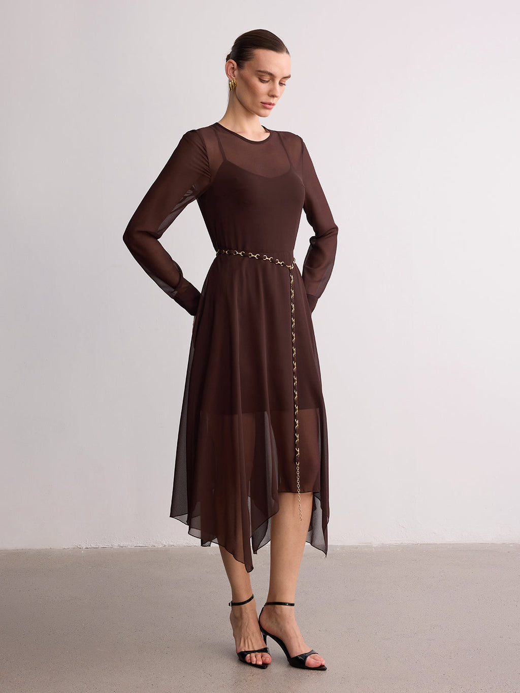 Gürtel Maxi-Kleid aus transparentem Chiffon mit langen Ärmeln