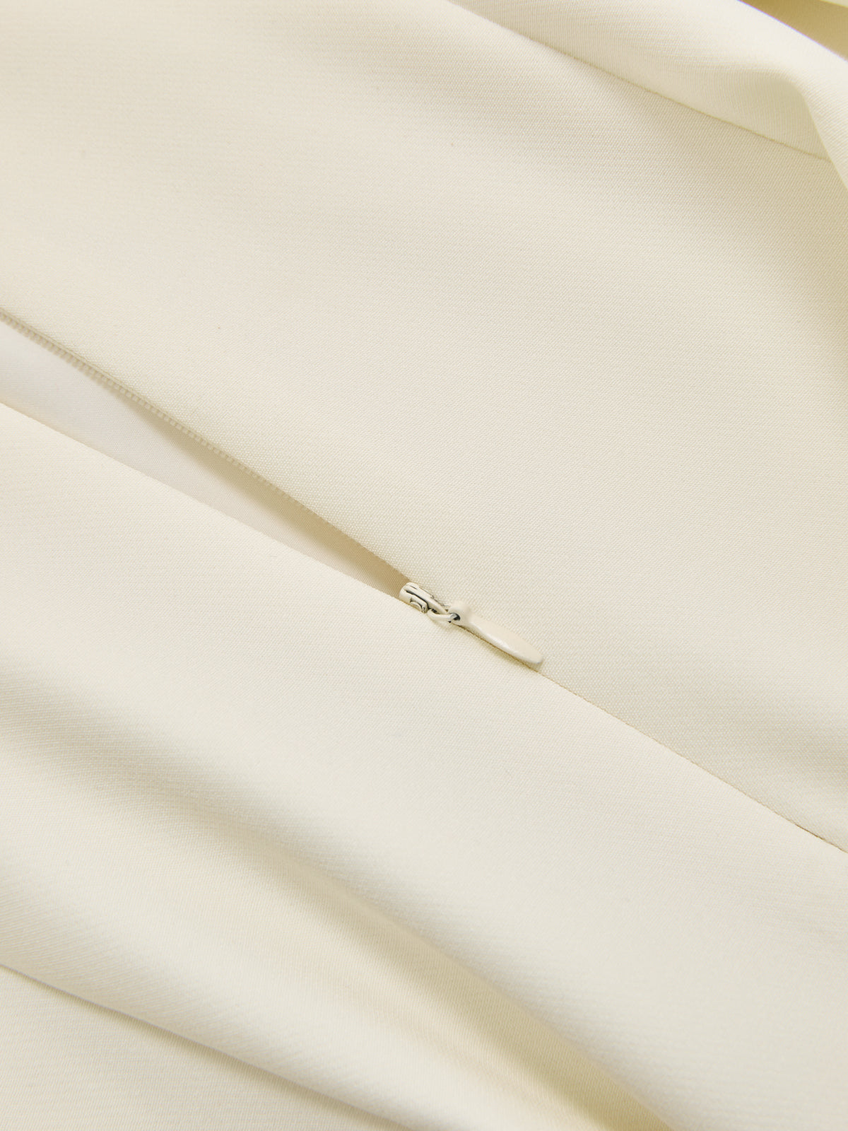 Mini-robe moulante à fines brides et détails anneaux