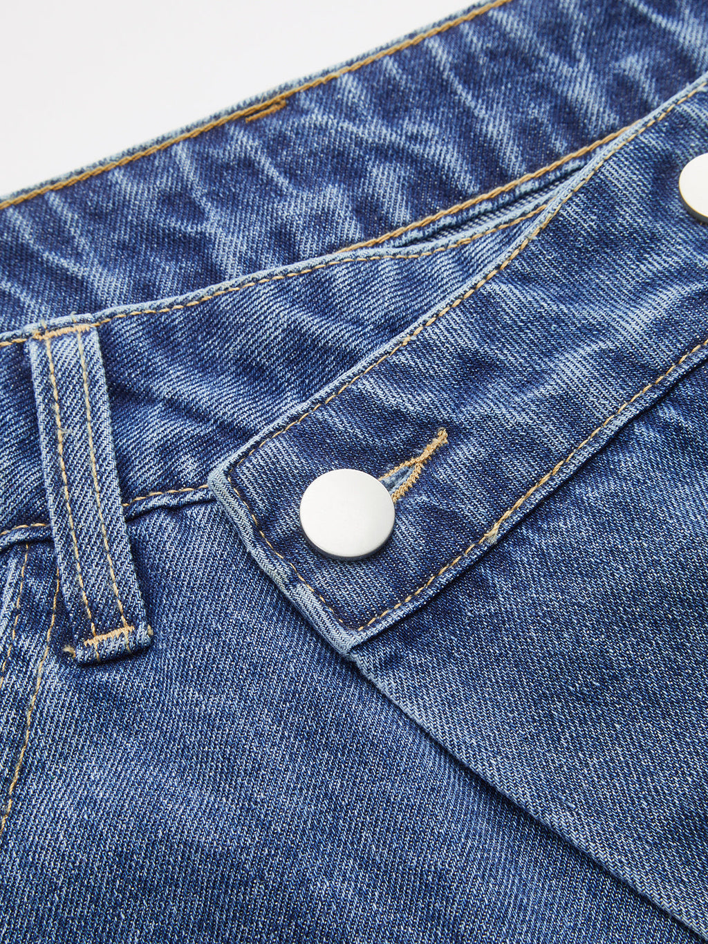Pantalon en jean asymétrique à jambes larges