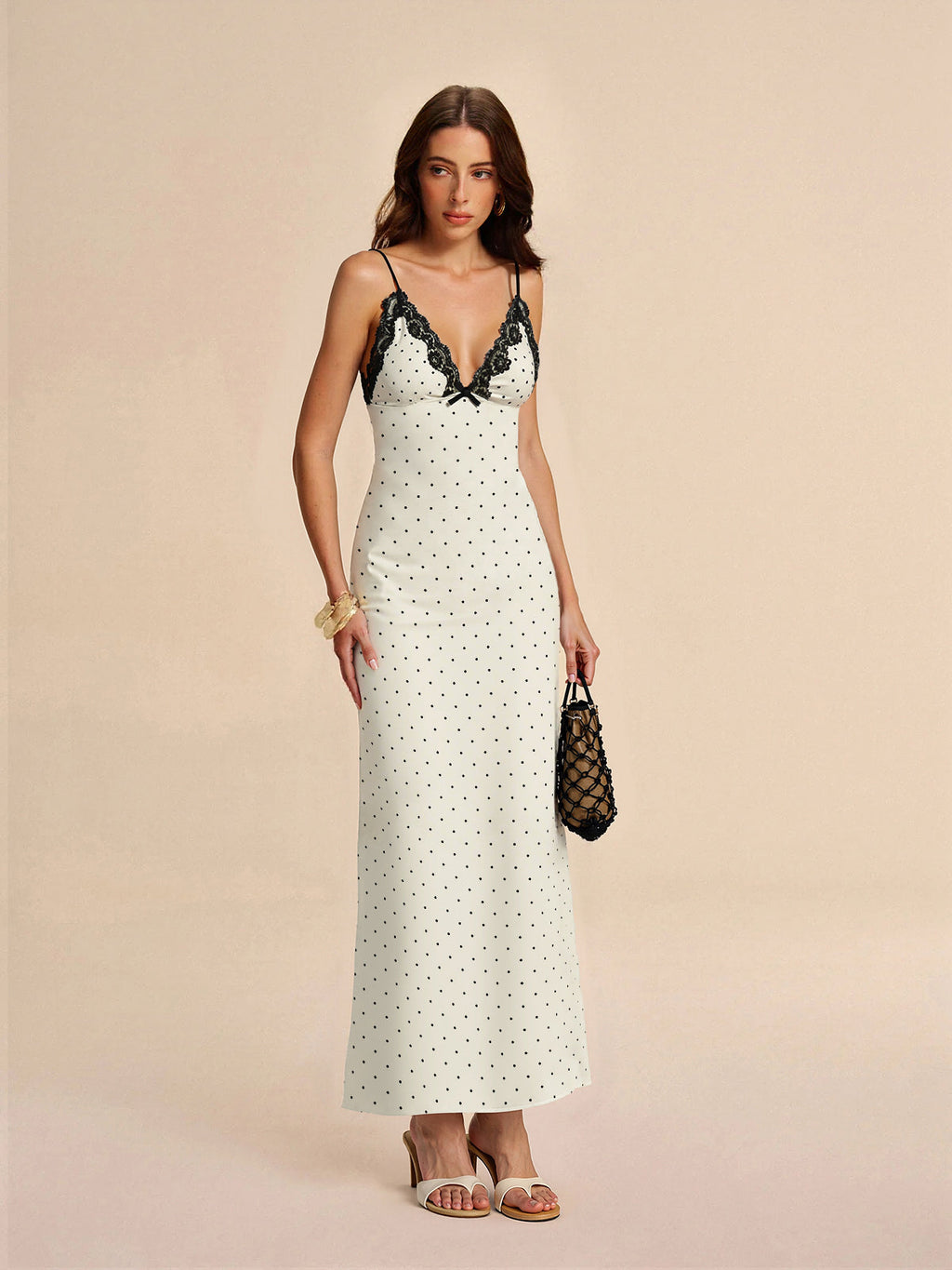 Midi-Kleid mit Tupfen, Cami-Oberteil und Spitzenbesatz