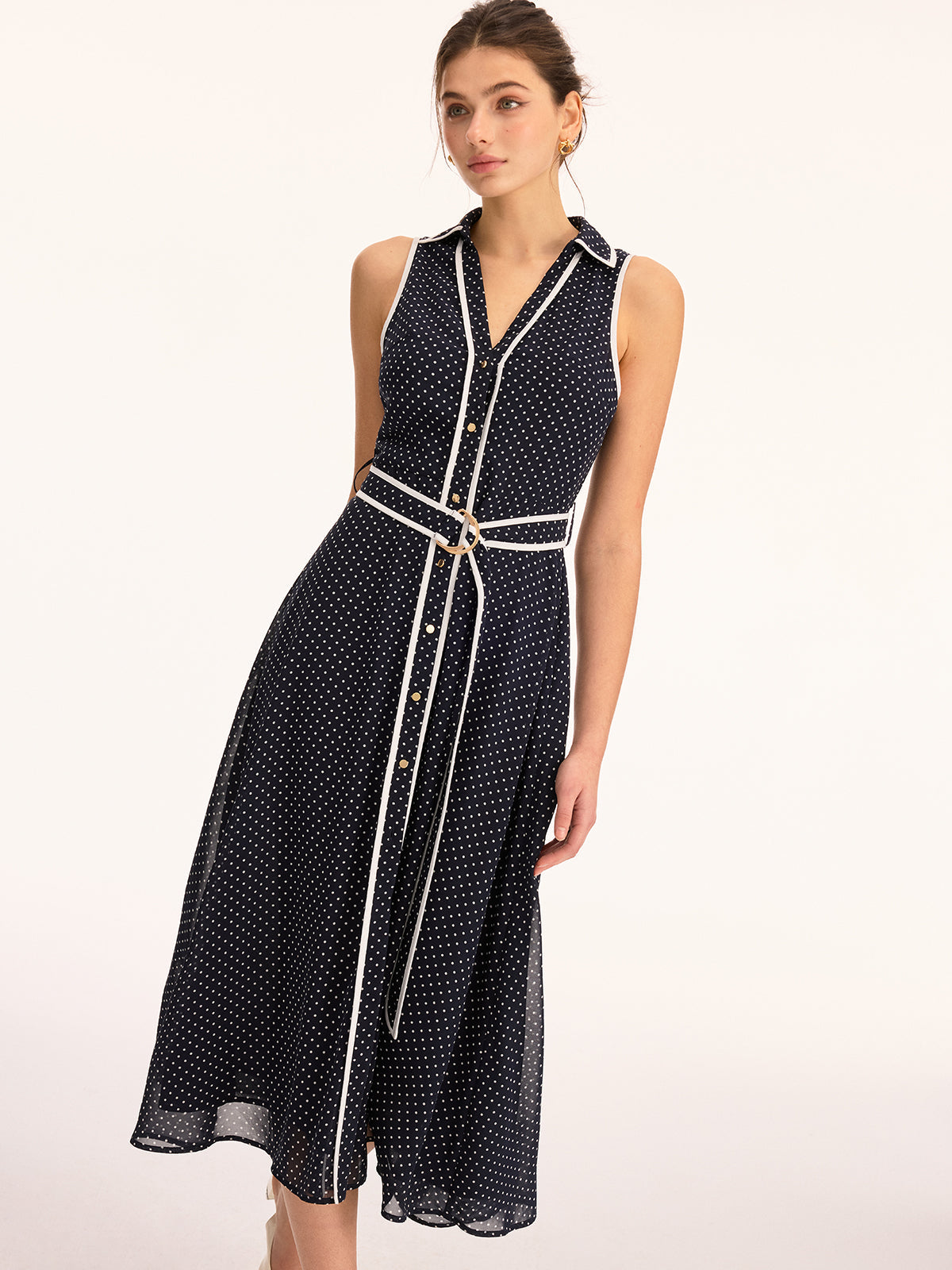 Robe longue sans manches ceinturée à pois