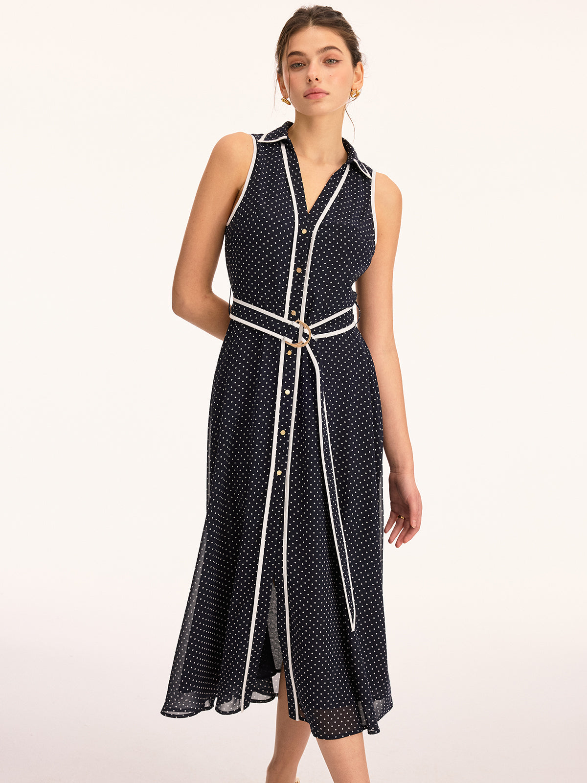 Robe longue sans manches ceinturée à pois