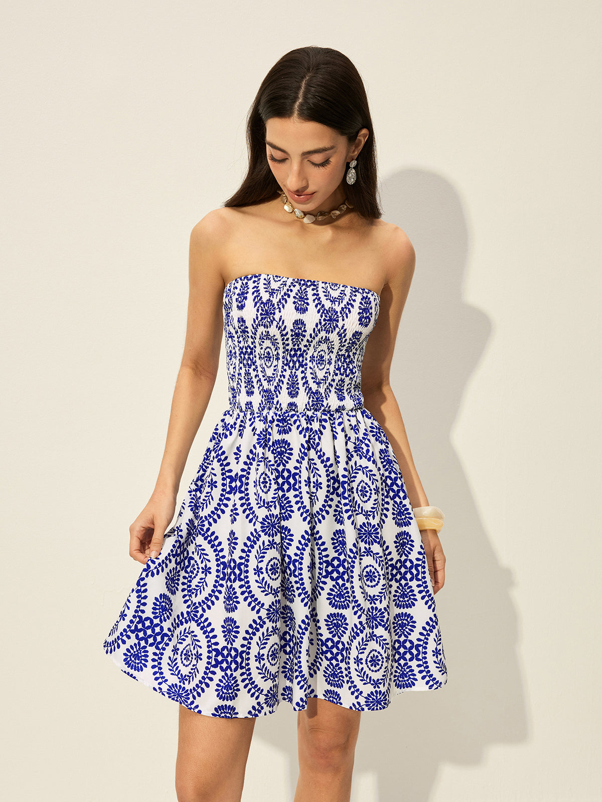 Trägerloses Kleid mit Blumenmuster