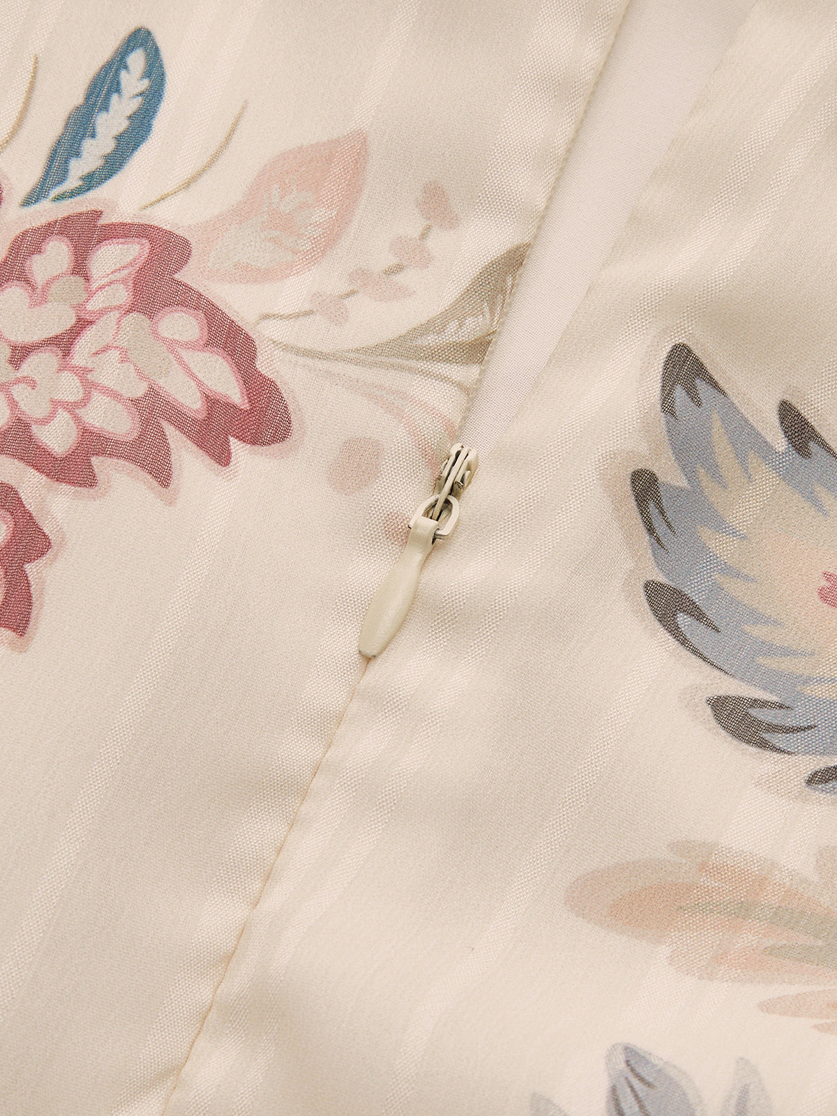 Mini-robe étagée en mousseline fleurie à volants