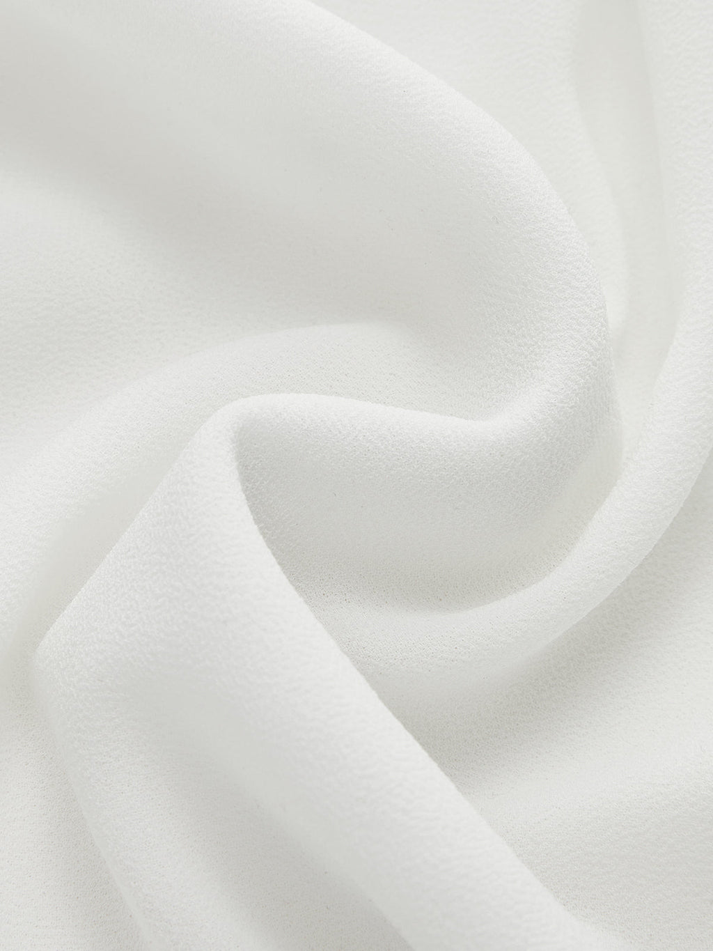 Mini-robe à épaules dénudées avec taille smockée et volants