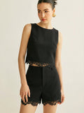 Ensemble crop top sans manches bordé de dentelle et short