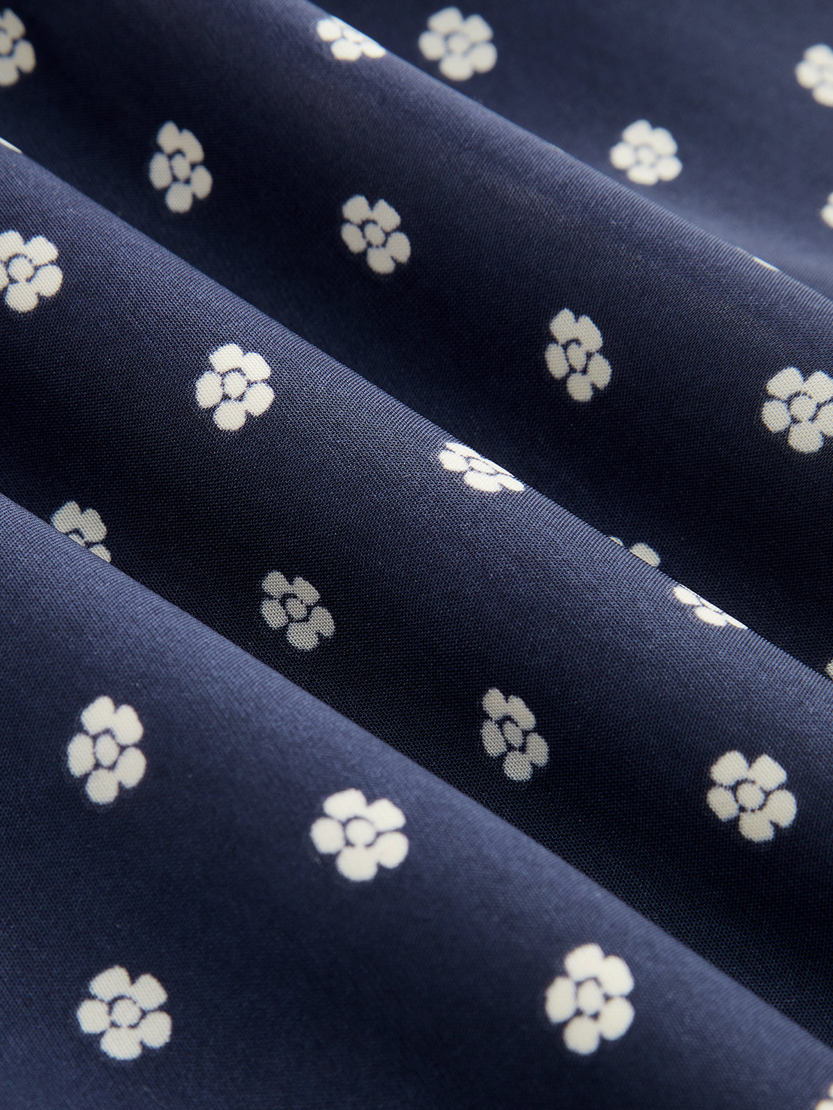 Robe longue à encolure en V ornée de dentelle à motif floral délicat
