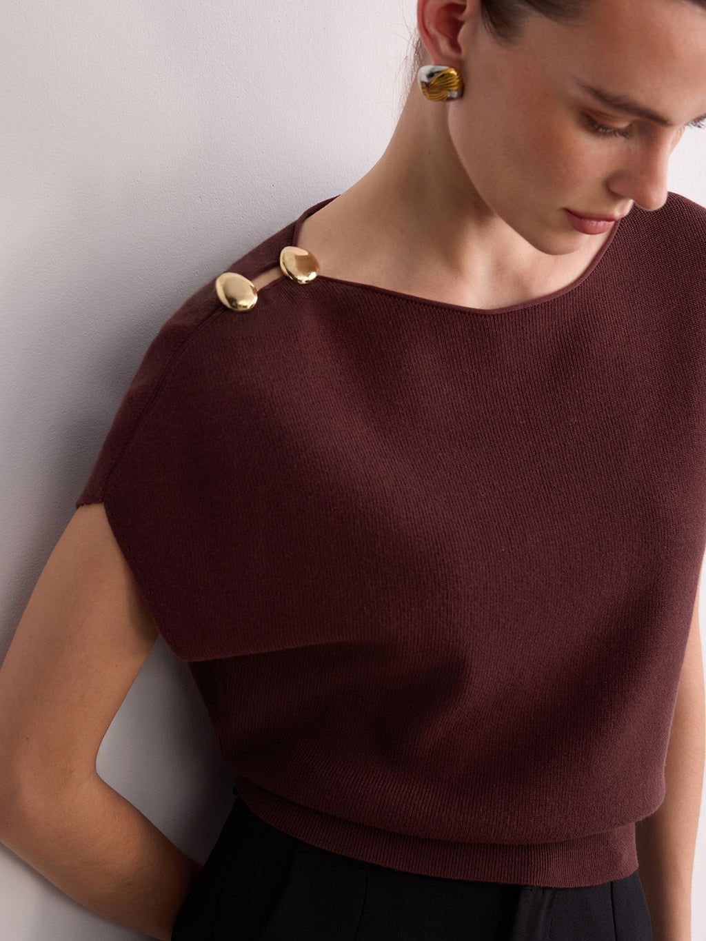 Haut en maille oversize à manches chauve-souris et détails métalliques