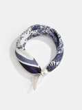 Foulard imprimé avec fermeture à boucle en perles
