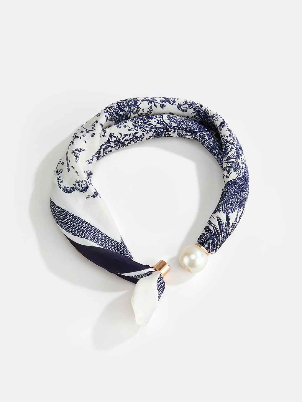 Foulard imprimé avec fermeture à boucle en perles