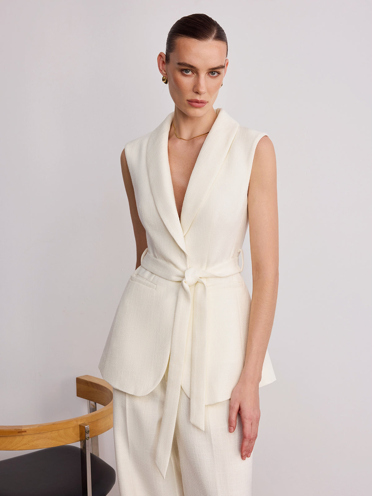 Gilet ceinturé à revers ajustés