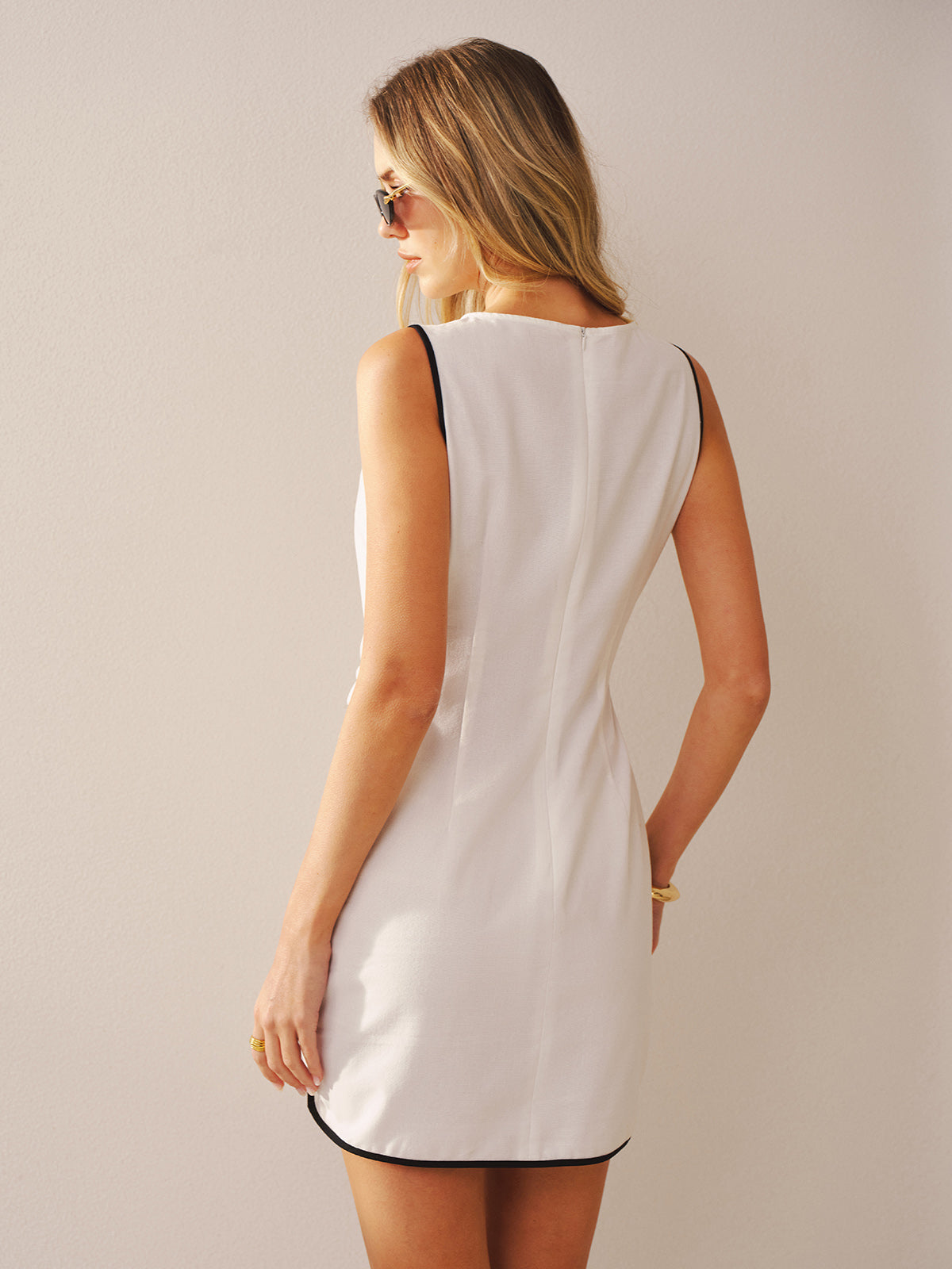 Mini-robe sans manches en coton et lin avec nœud à la taille