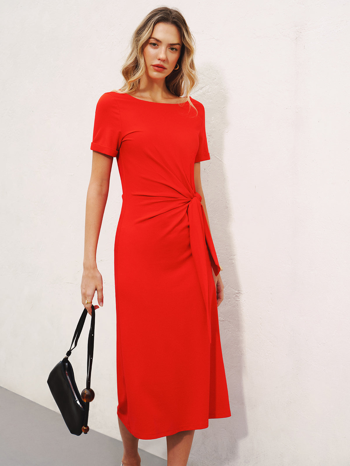 Robe mi-longue à manches courtes et nœud à la taille
